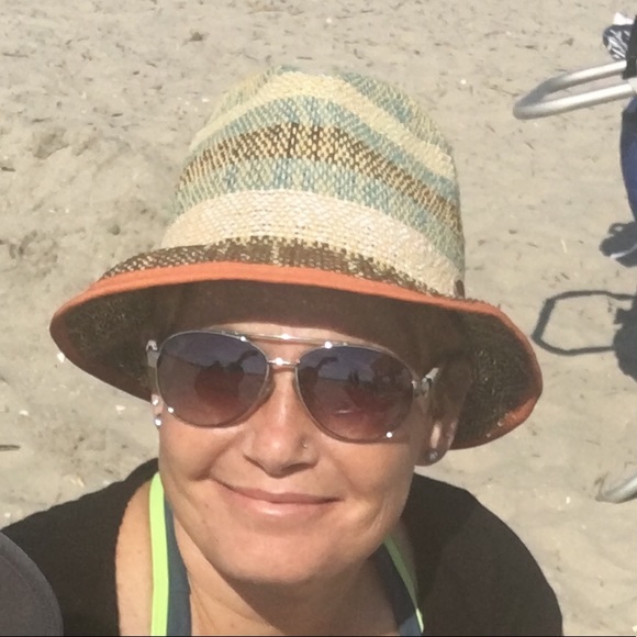 Meet your Posher - Picture 2 of 8